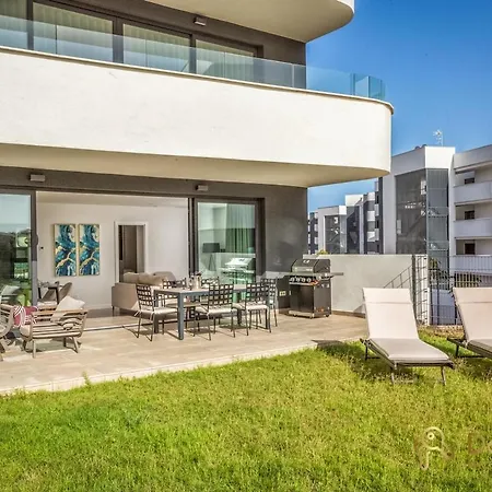 Premium In Higuerón West Apartment